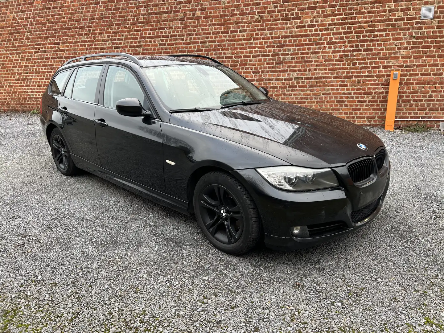 BMW 318 Touring 318d 143 ch Luxe Schwarz - 2