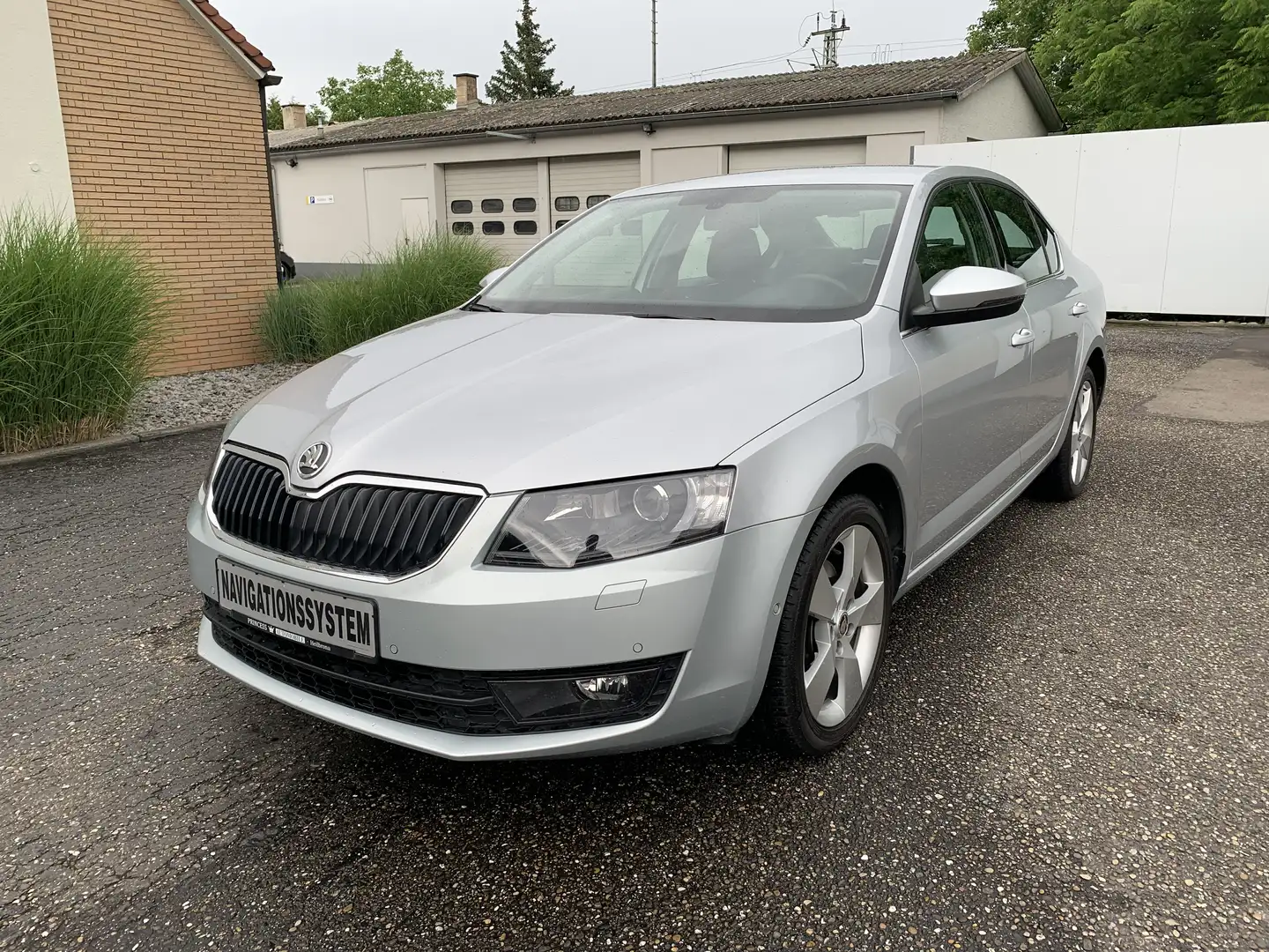 Skoda Octavia 1.4 TSI Green tec DSG Elegance  *Leder*Navi*Xenon* Silber - 1