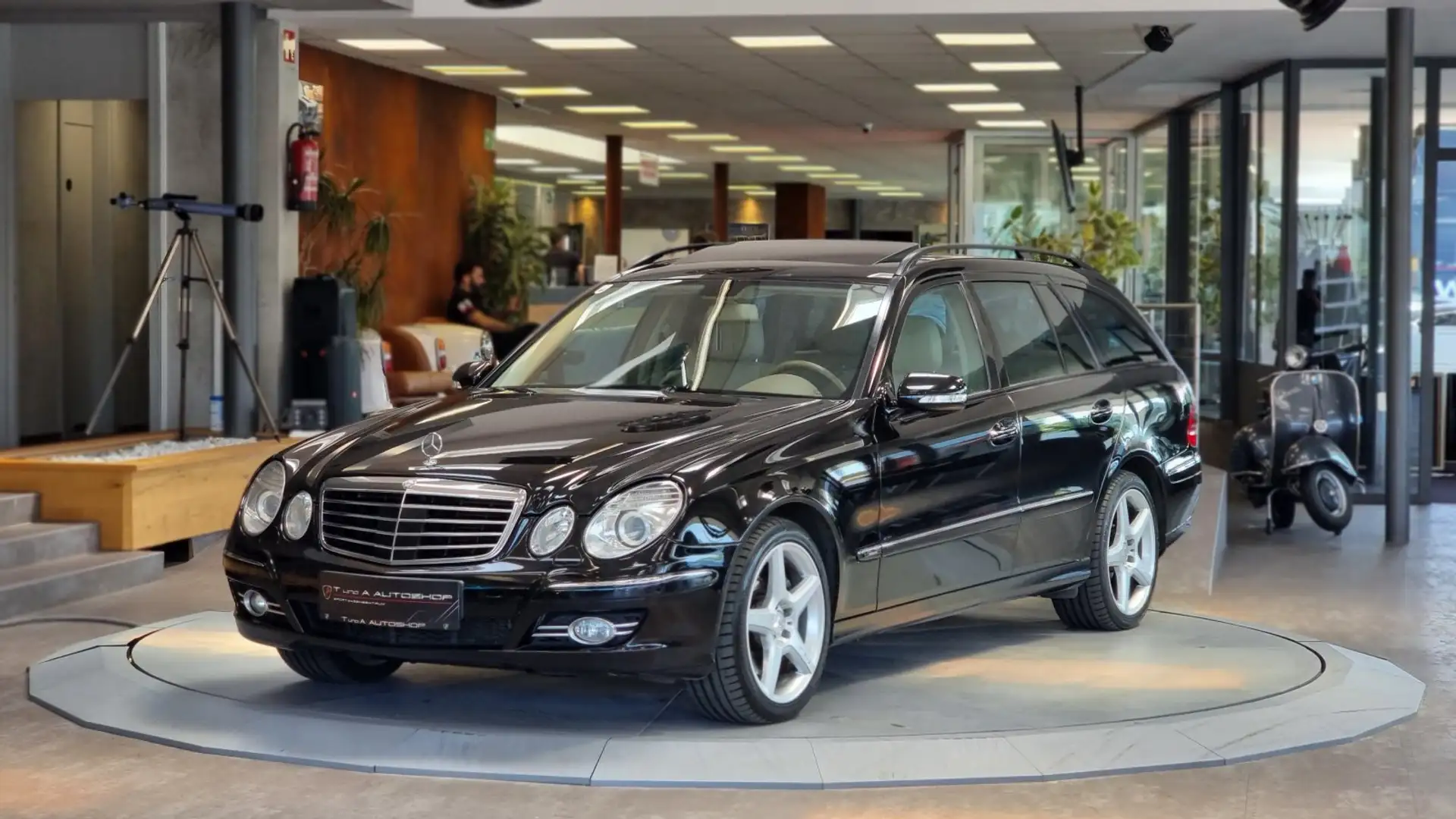 Mercedes-Benz E 500 Kombi 4-Matic Aut. *Luftfederung*Sitzbeluftung* Nero - 1