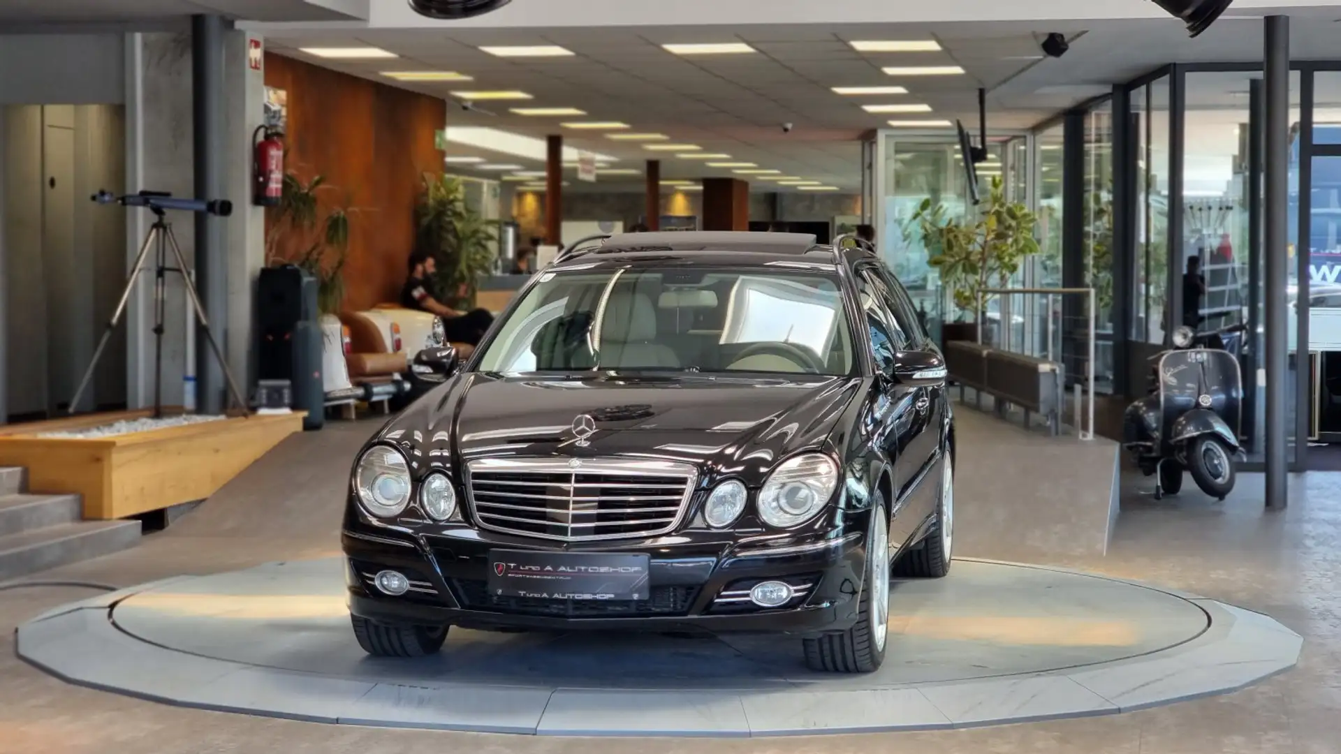 Mercedes-Benz E 500 Kombi 4-Matic Aut. *Luftfederung*Sitzbeluftung* Nero - 2