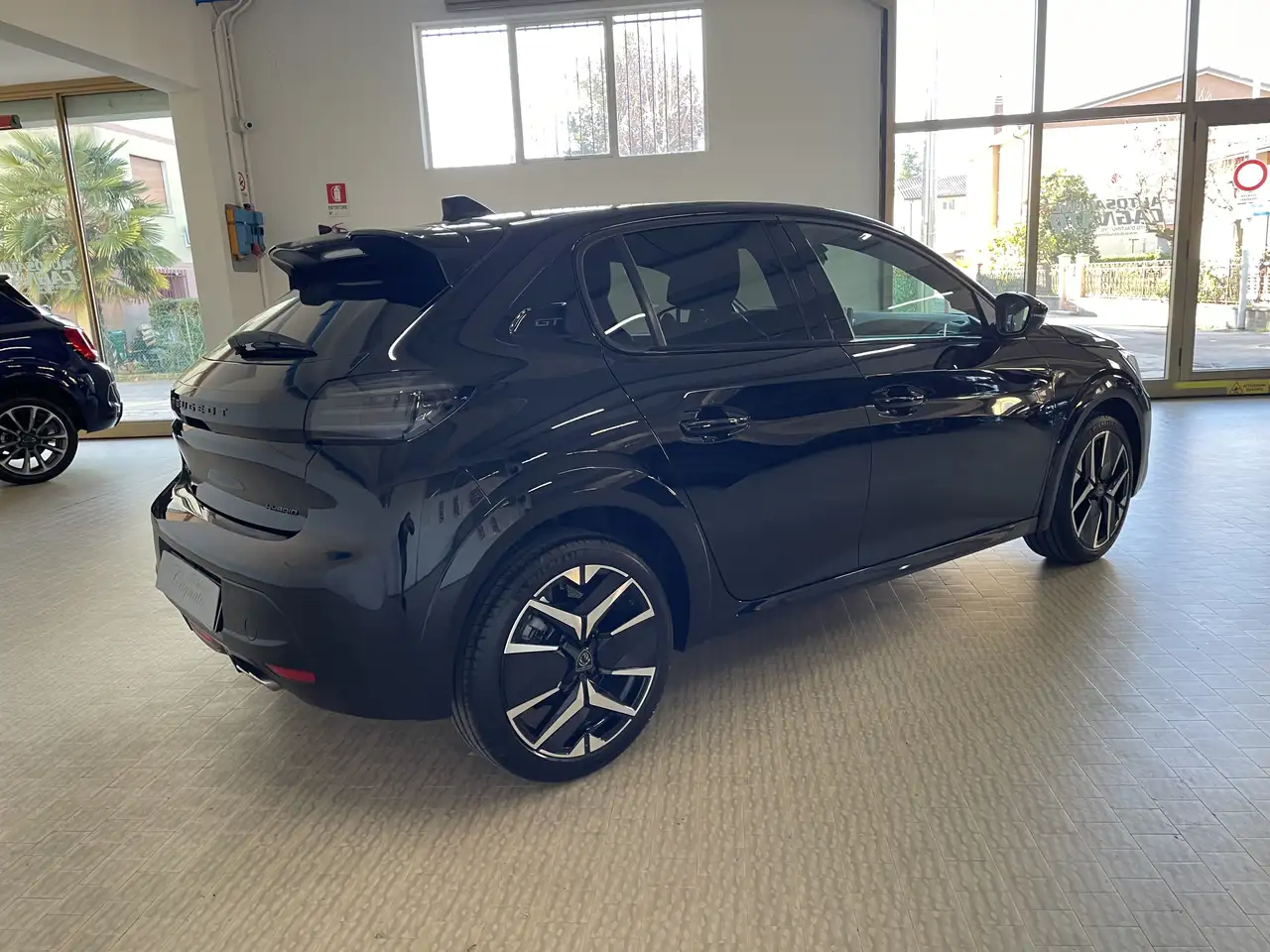 Peugeot 208 1.2 hybrid GT 145cv e-dcs 6 Auto 2025 Nero Perla 8