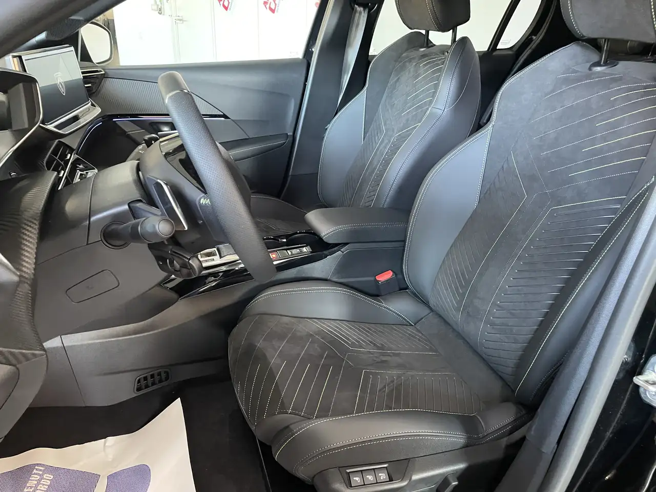 Peugeot 208 1.2 hybrid GT 145cv e-dcs 6 Auto 2025 Nero Perla 14