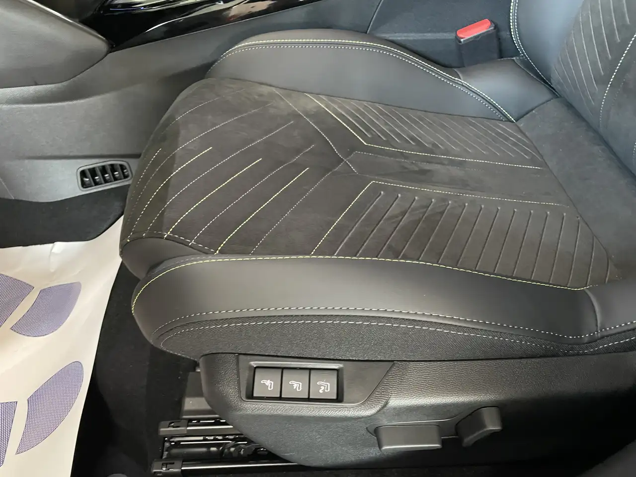 Peugeot 208 1.2 hybrid GT 145cv e-dcs 6 Auto 2025 Nero Perla 16