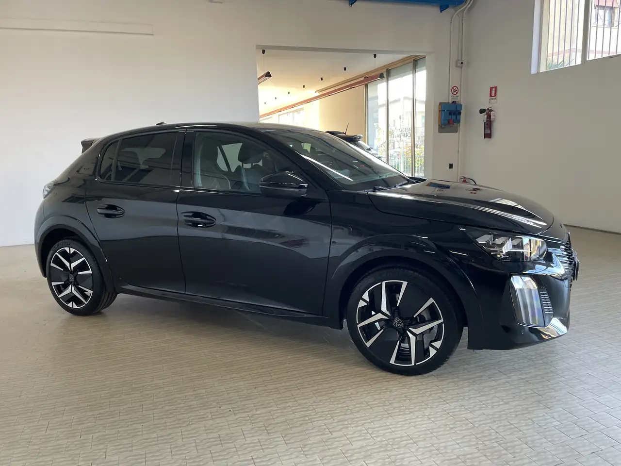 Peugeot 208 1.2 hybrid GT 145cv e-dcs 6 Auto 2025 Nero Perla 10