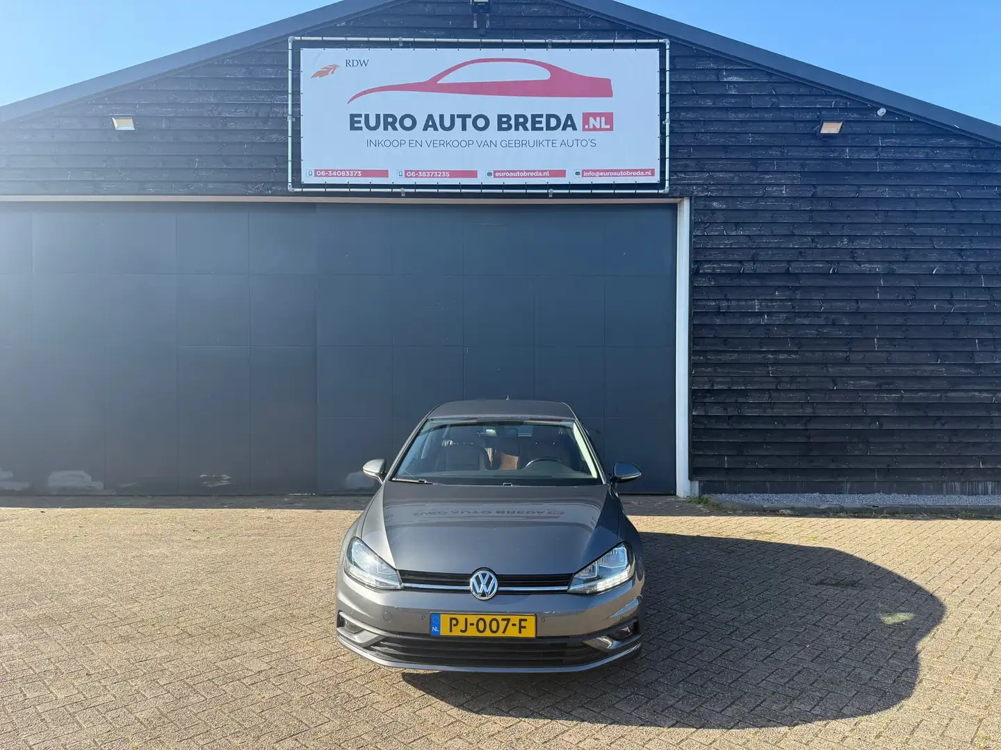 Volkswagen Golf 1.0 TSI Trendline Grau - 1