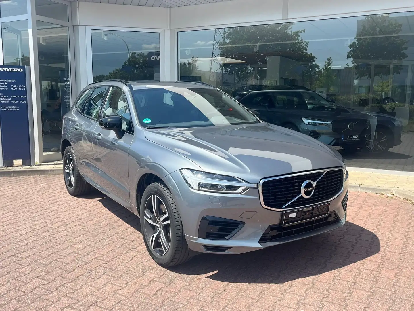 Volvo XC60 T8 AWD Recharge R Design Geartronic Grau - 1