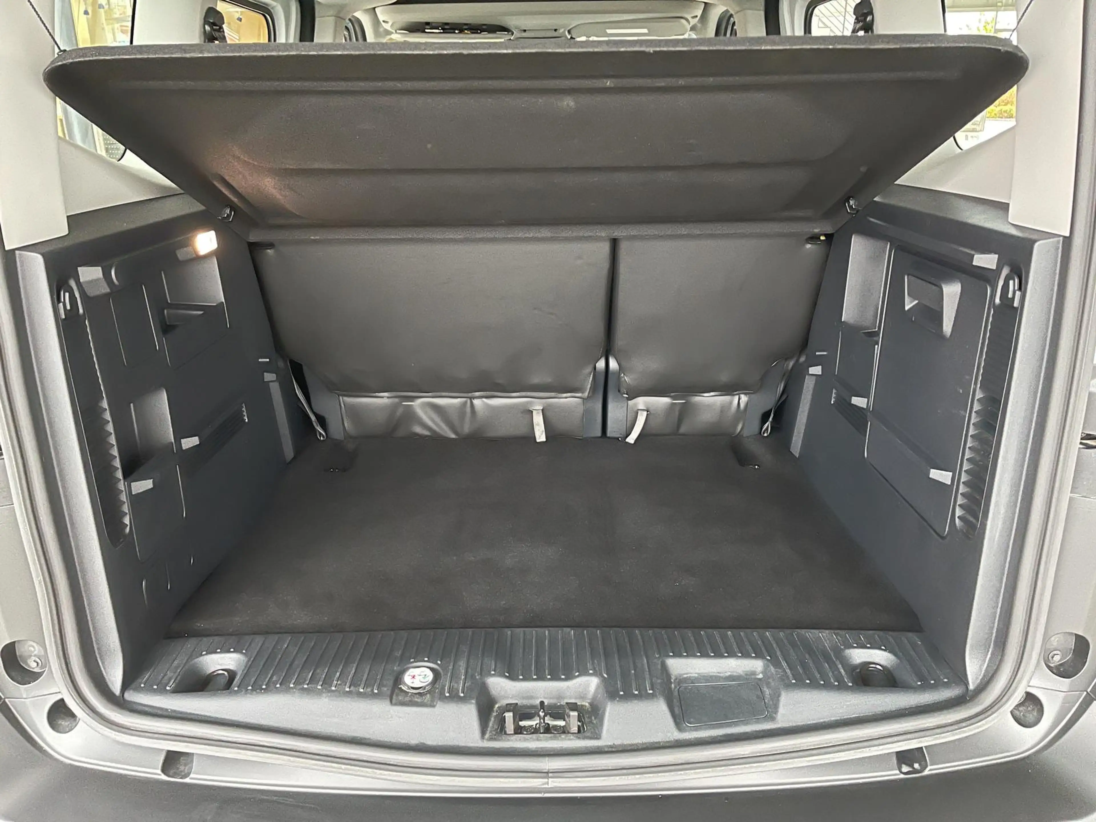 Ford Tourneo Courier 1.0+Trend+Klima+Schiebetüren beidseidig+++ — photo 13