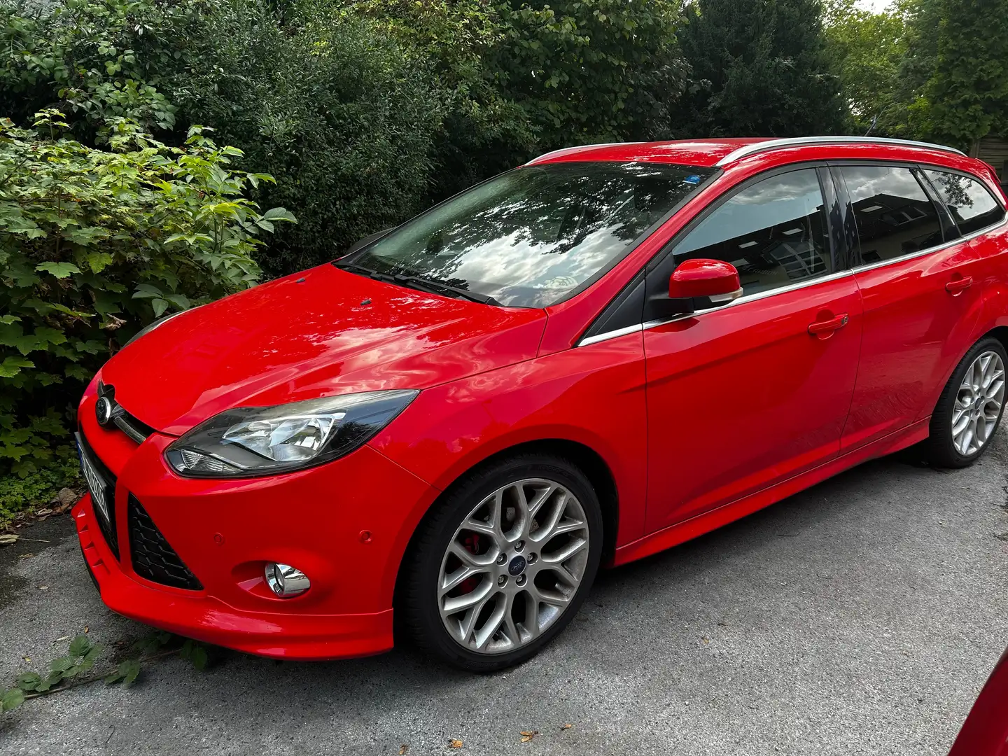 Ford Focus Focus Turnier 1.0 EcoBoost Start-Stopp-System Tita Červená - 1