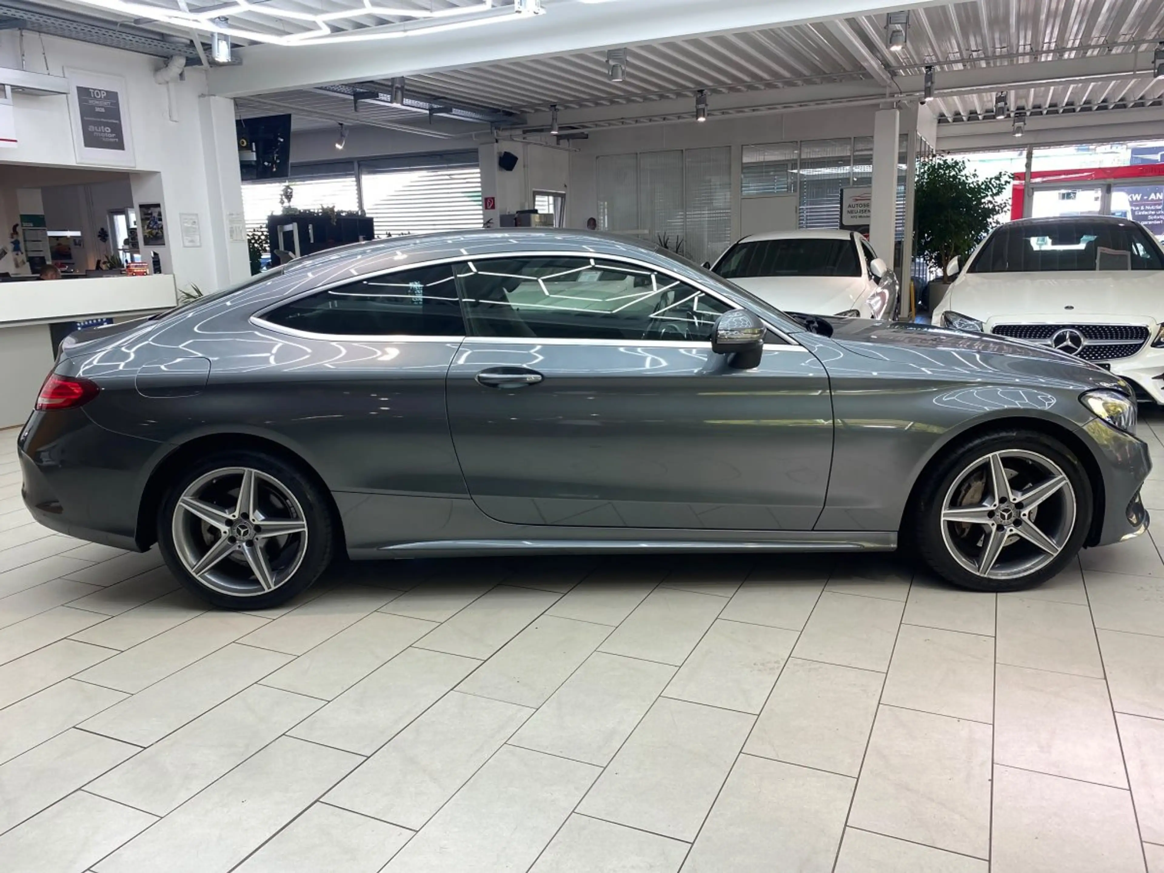 Mercedes-Benz C 180 AMG Line Leder Navi RueFaKa Tempo Keyless PDC S&S — photo 8