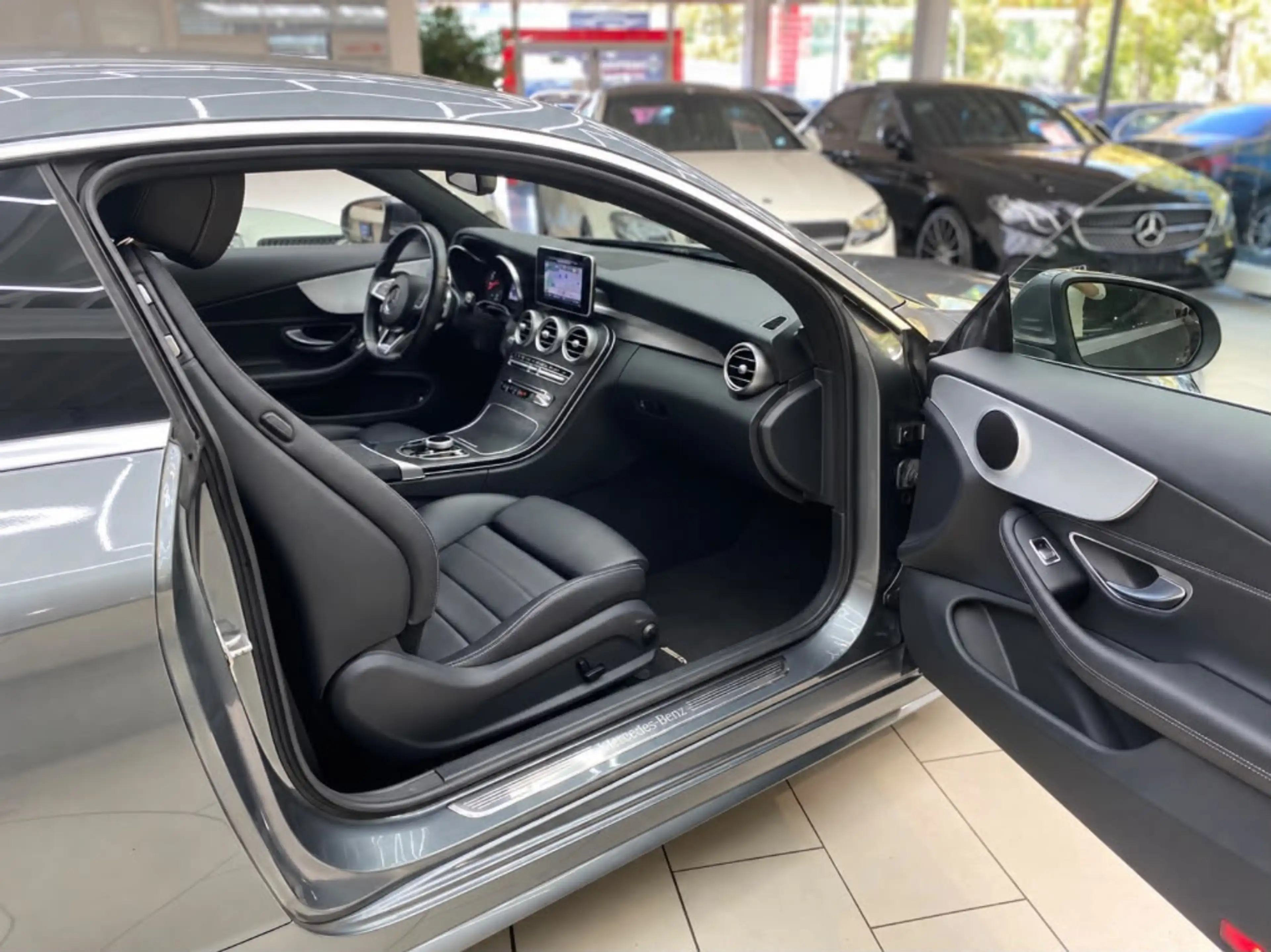 Mercedes-Benz C 180 AMG Line Leder Navi RueFaKa Tempo Keyless PDC S&S — photo 14