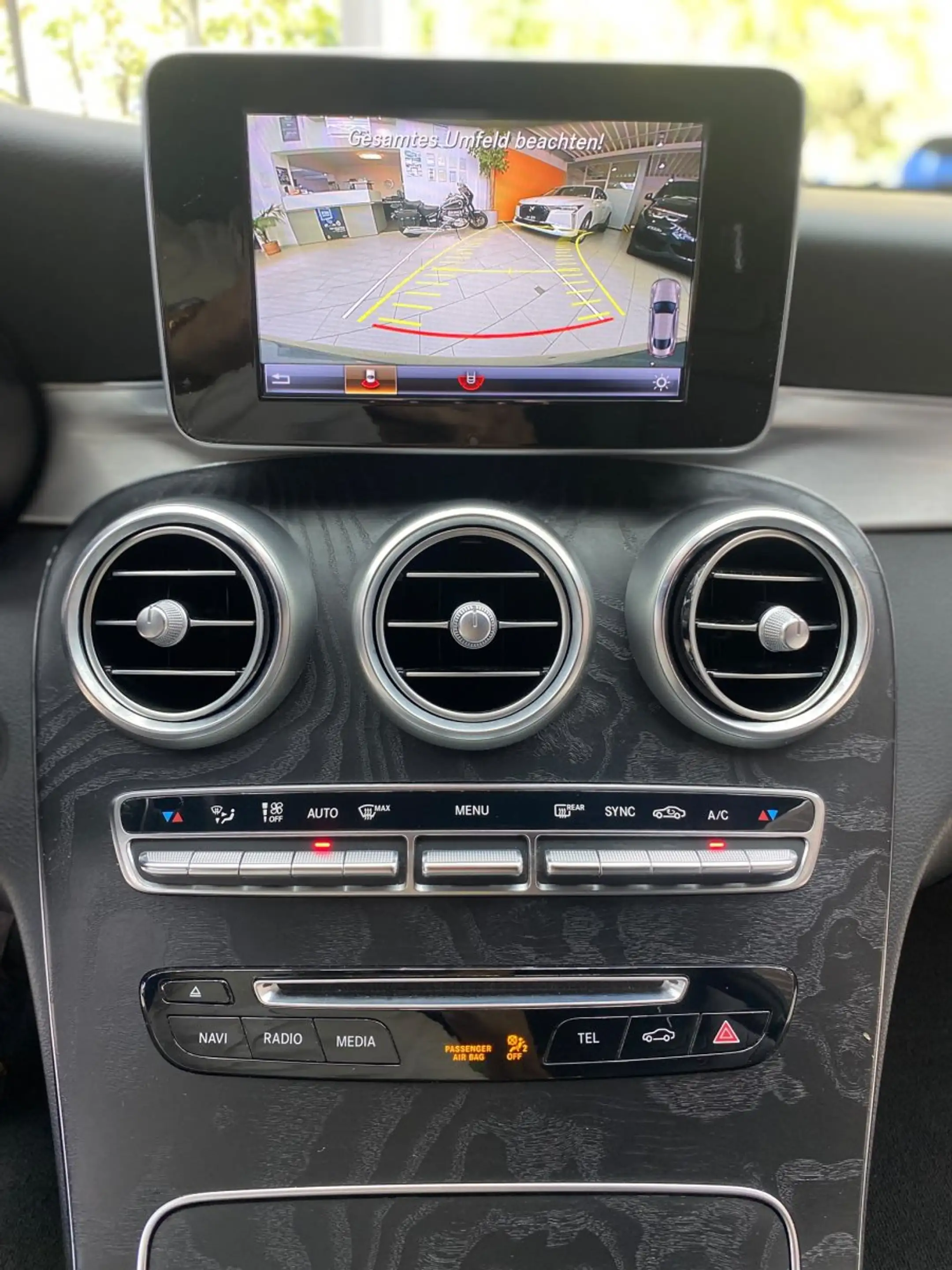Mercedes-Benz C 180 AMG Line Leder Navi RueFaKa Tempo Keyless PDC S&S — photo 11