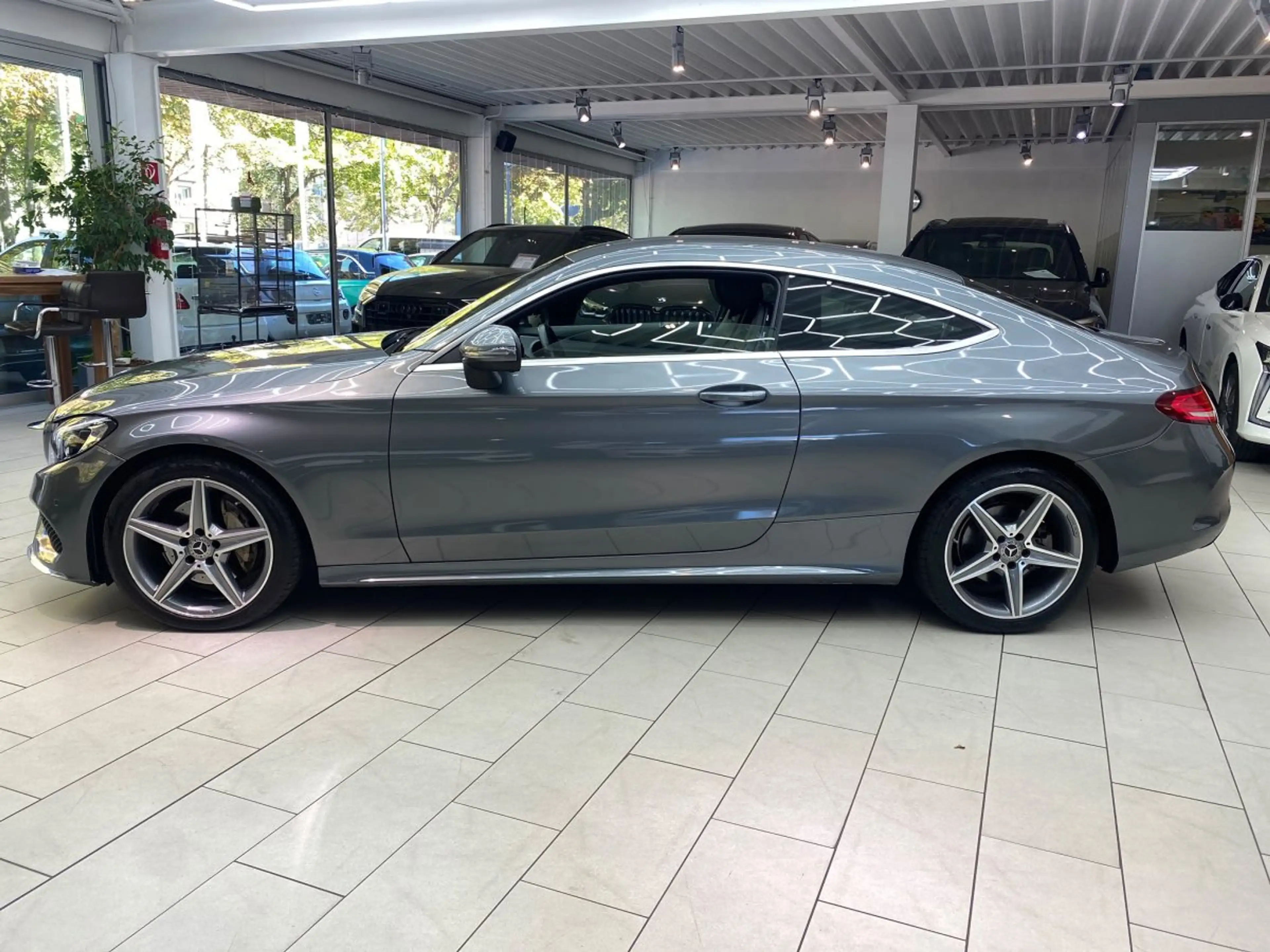 Mercedes-Benz C 180 AMG Line Leder Navi RueFaKa Tempo Keyless PDC S&S — photo 4