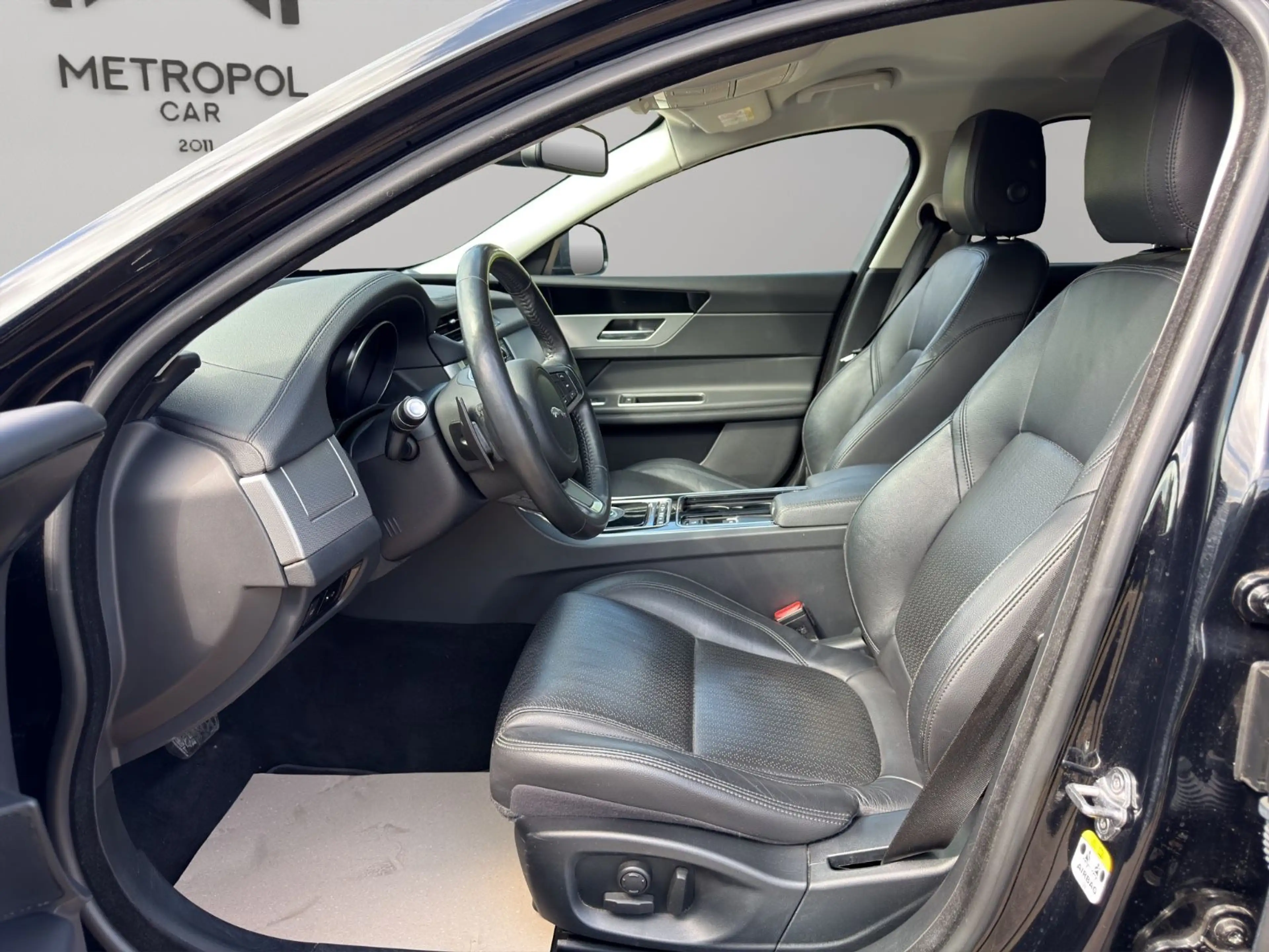 Jaguar XF 25d Sportbrake AWD Nav*Garantie*Finanzierung* — photo 9