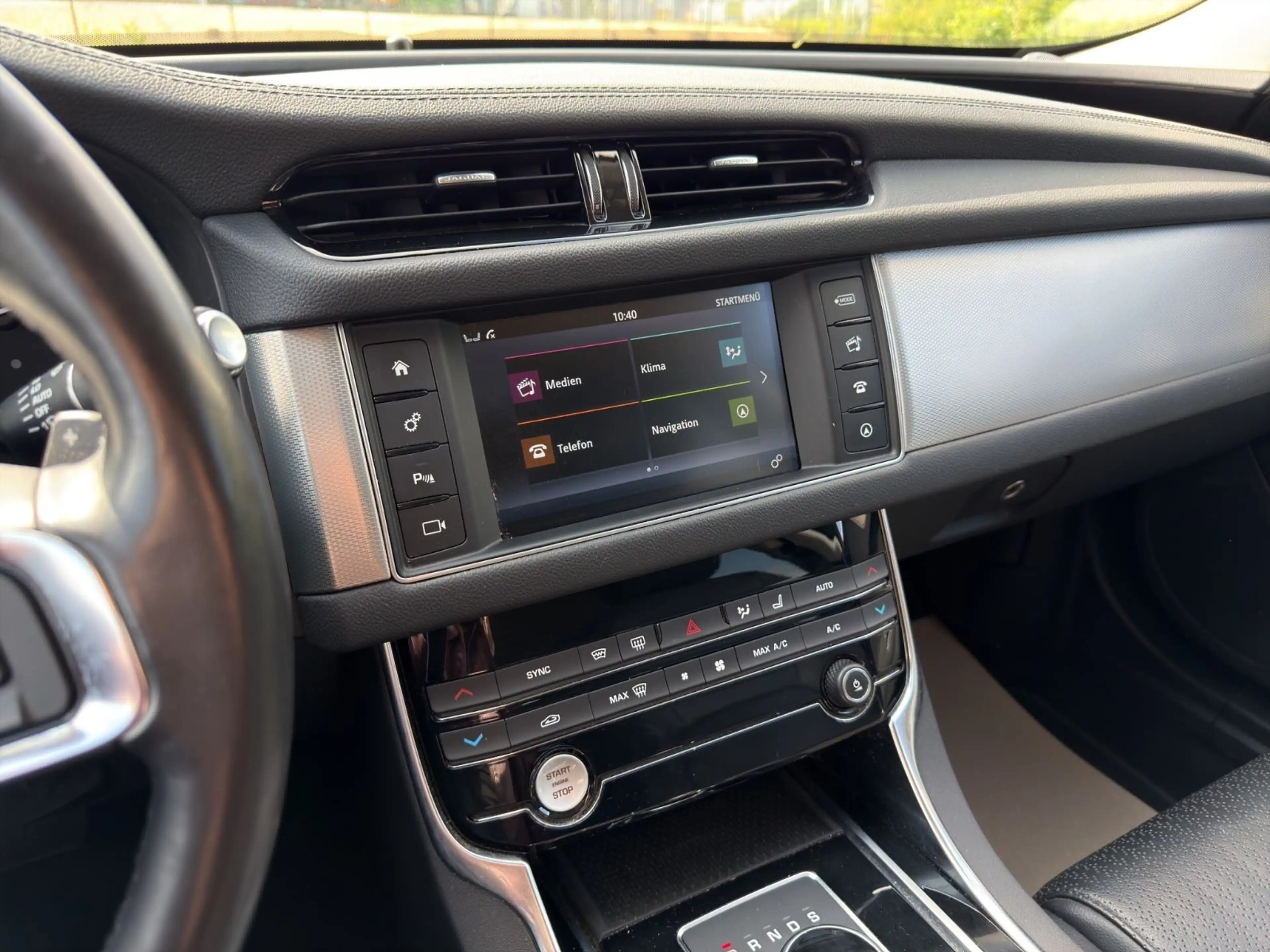 Jaguar XF 25d Sportbrake AWD Nav*Garantie*Finanzierung* — photo 14