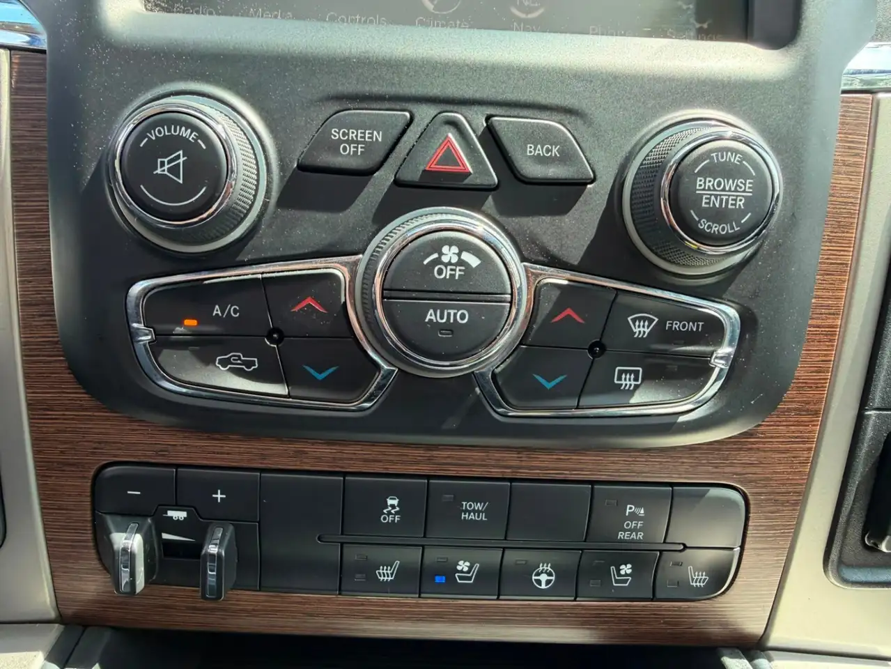 RAM 1500 снимка RAM 1500