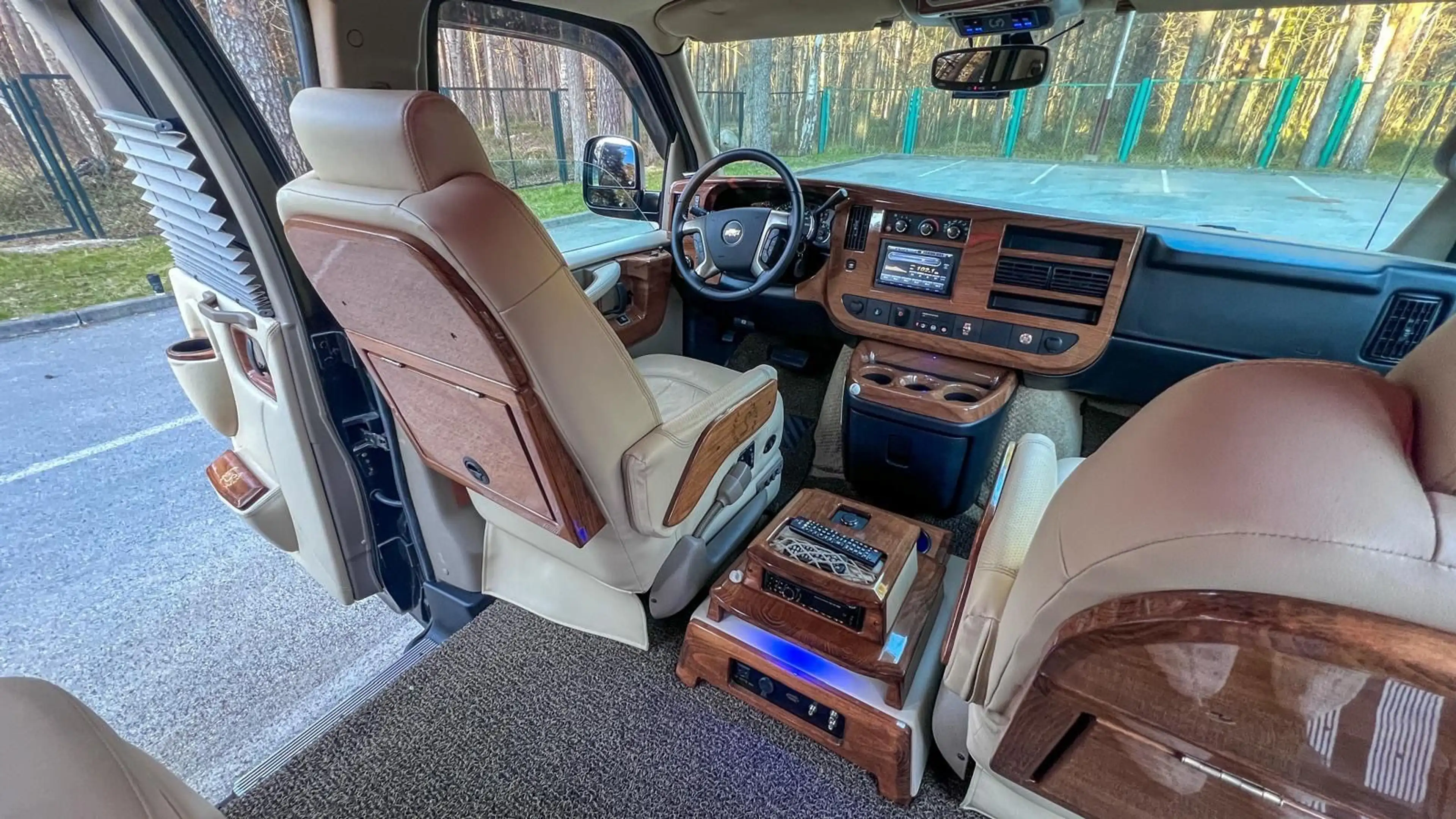 Chevrolet Express 5,3l V8 StarCraft — photo 8