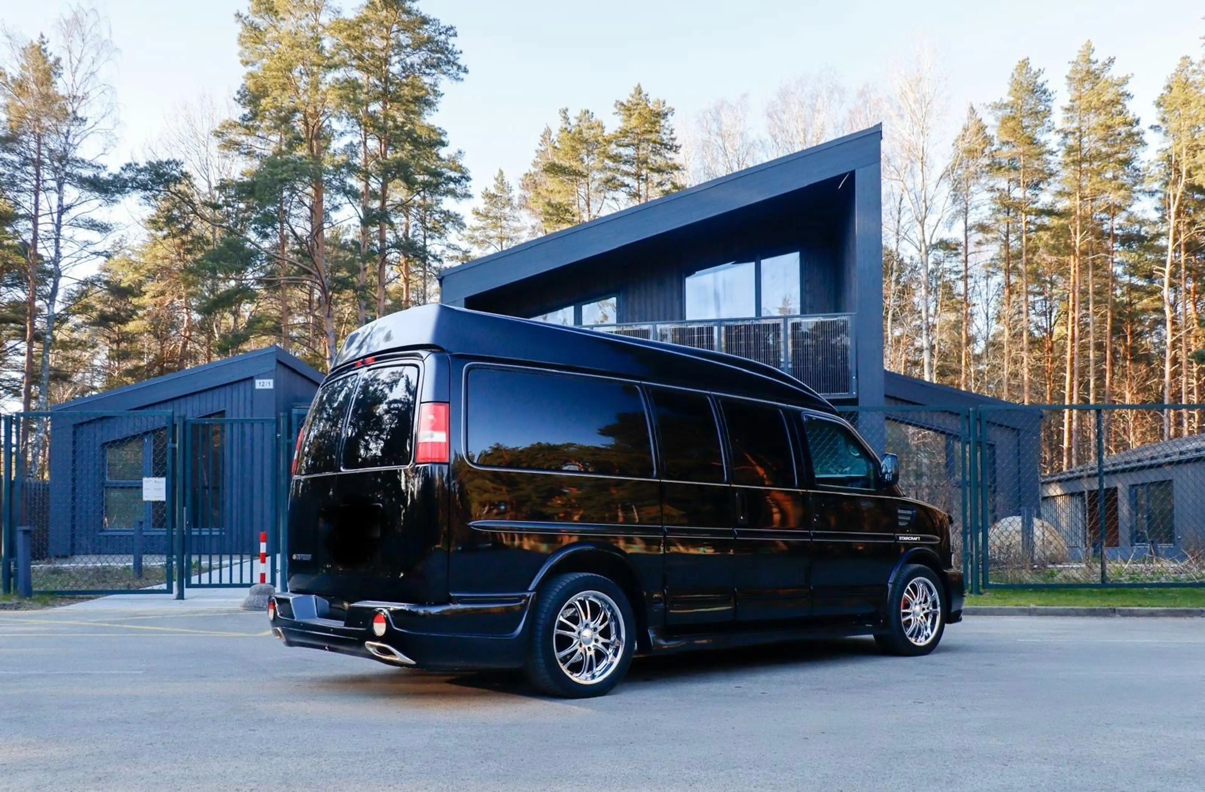 Chevrolet Express 5,3l V8 StarCraft — photo 11