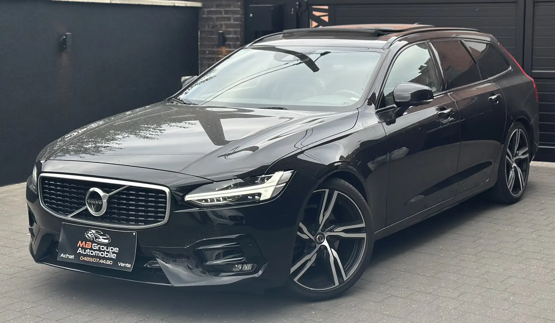 Volvo V90 2.0 D4 R / BLACK ÉDITION Geartronic / PANO / LED Zwart - 1