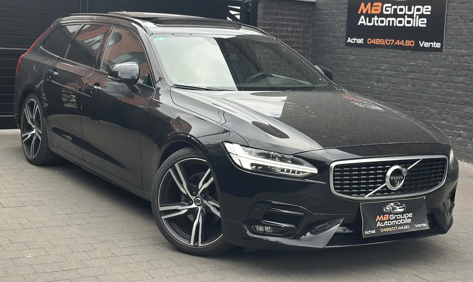 Volvo V90 2.0 D4 R / BLACK ÉDITION Geartronic / PANO / LED Zwart - 2