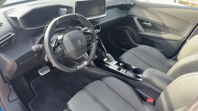 Peugeot 2008 view 8