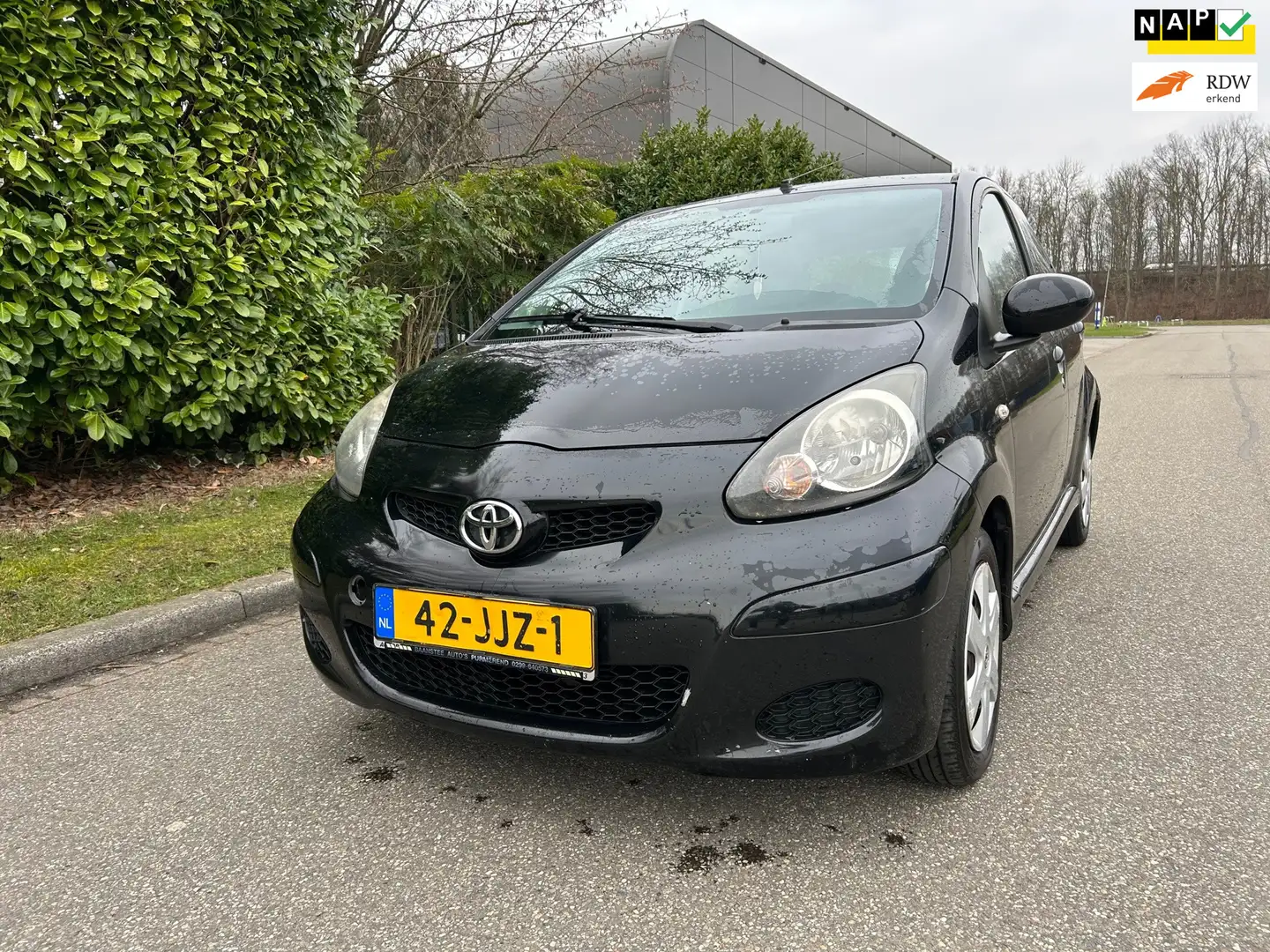 Toyota Aygo 1.0-12V Comfort Schwarz - 1