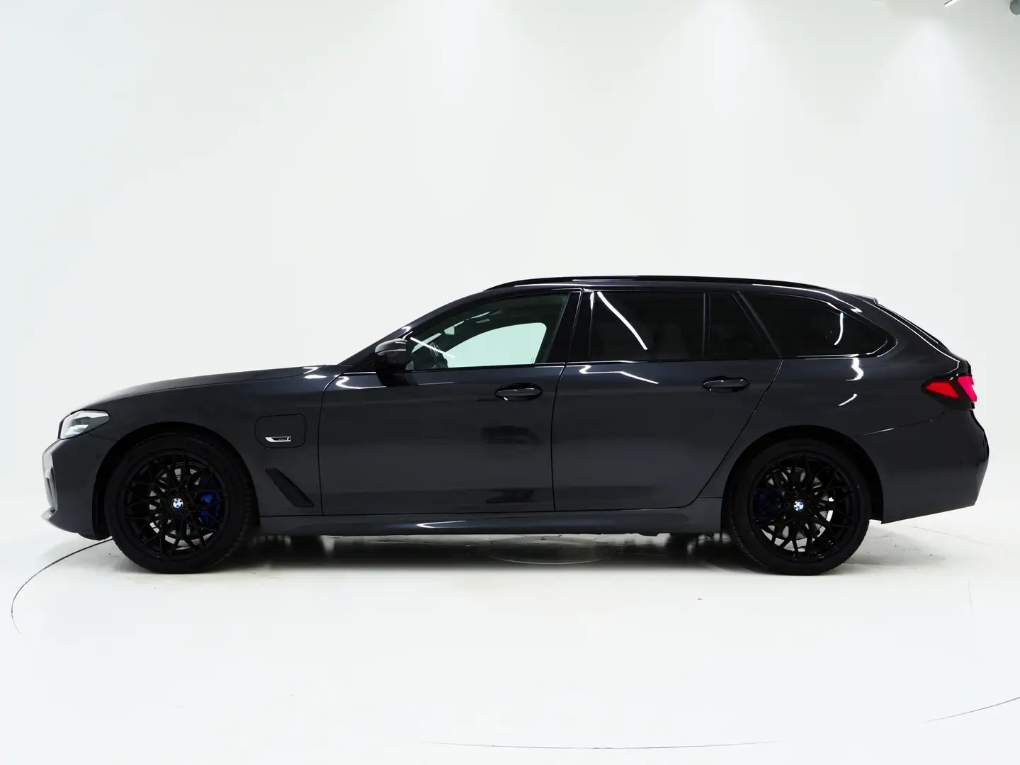 BMW 530 5-serie Touring 530e xDrive M Sport Shadow | Panor Grijs - 2