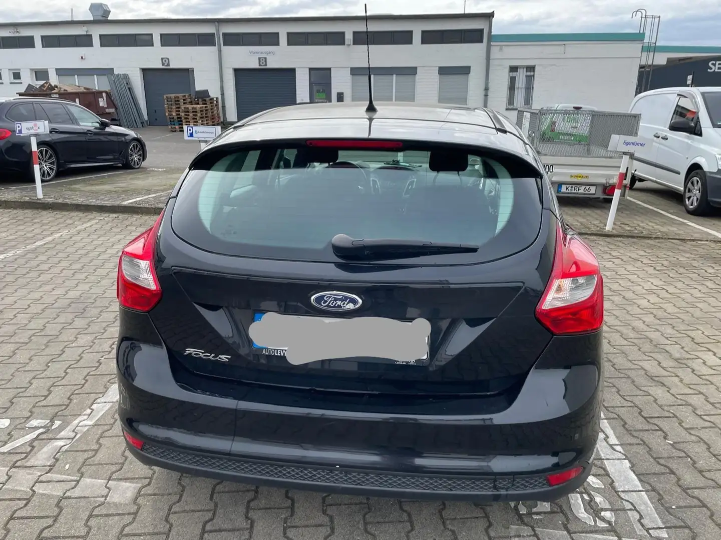 Ford Focus Focus Fließheck 1.6 TI-VCT Trend Schwarz - 2