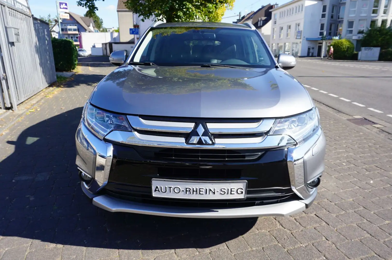 Mitsubishi Outlander Top 4WD 1-Hand/7 Sitze/Leder/Navi !! Grijs - 2