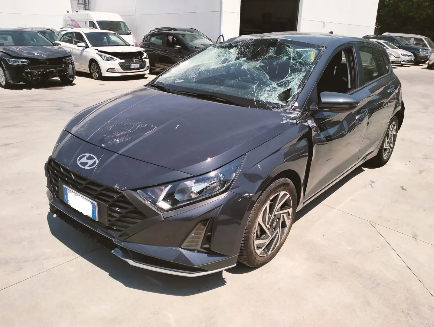 Hyundai i20 1.2 mpi 84cv Gris - 2