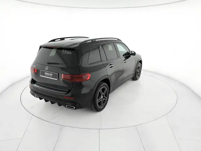 Mercedes-Benz GLB view 3