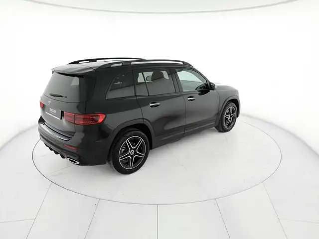 Mercedes-Benz GLB view 4