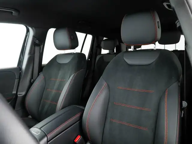 Mercedes-Benz GLB view 13