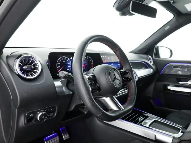 Mercedes-Benz GLB view 11