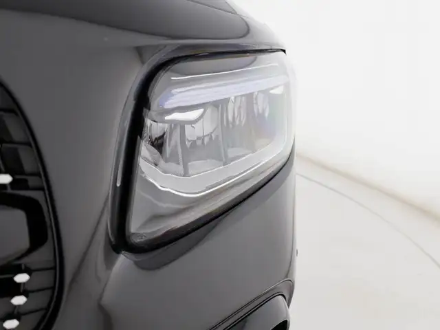 Mercedes-Benz GLB view 8