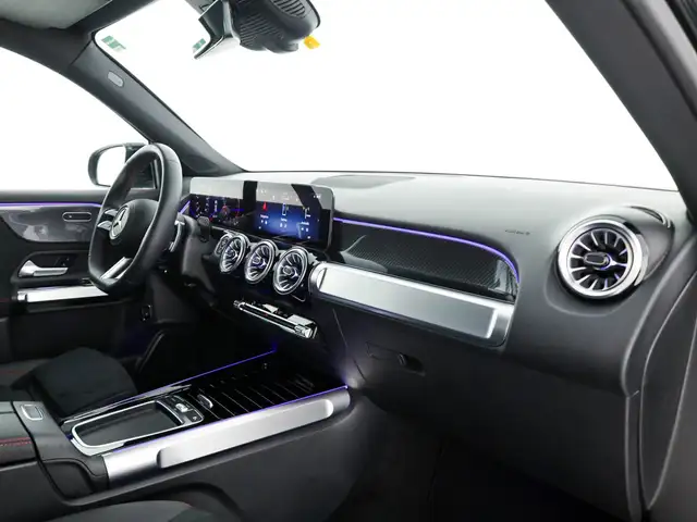 Mercedes-Benz GLB view 10