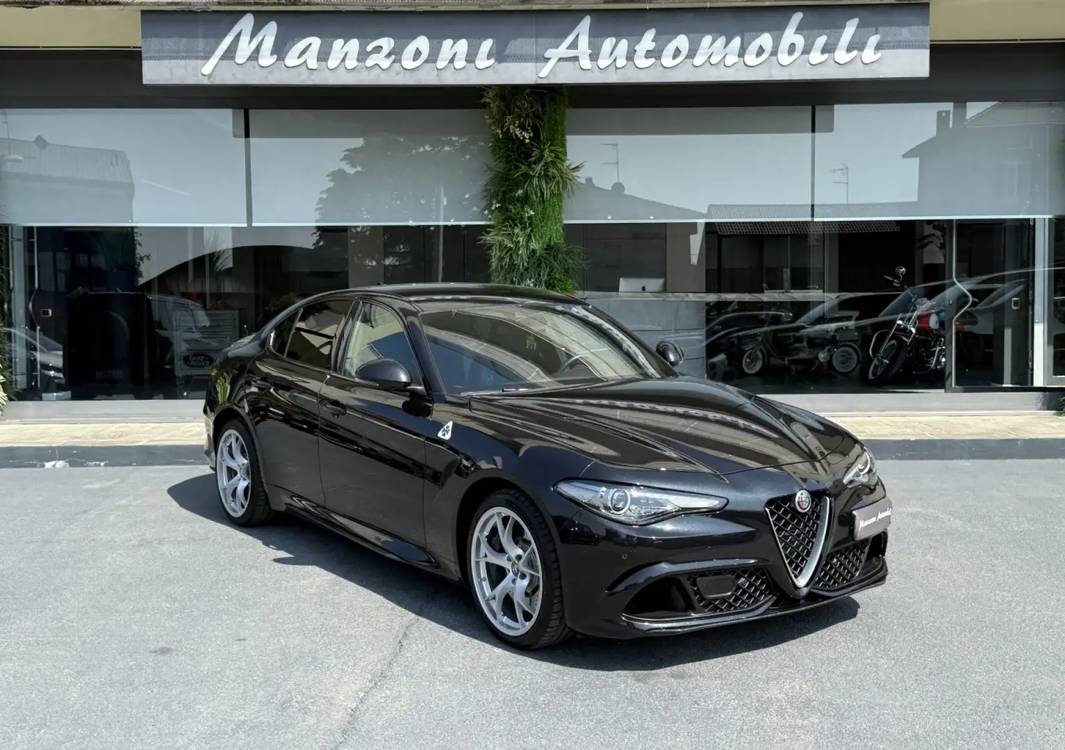 Alfa Romeo Giulia 2.9 V6 Bi-Turbo AT8 Quadrifoglio Noir - 1