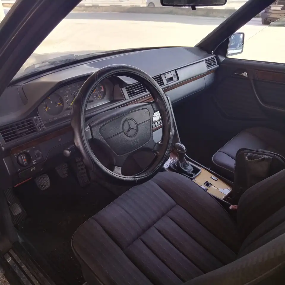 Mercedes-Benz E 200 E (124) 200, foto 3