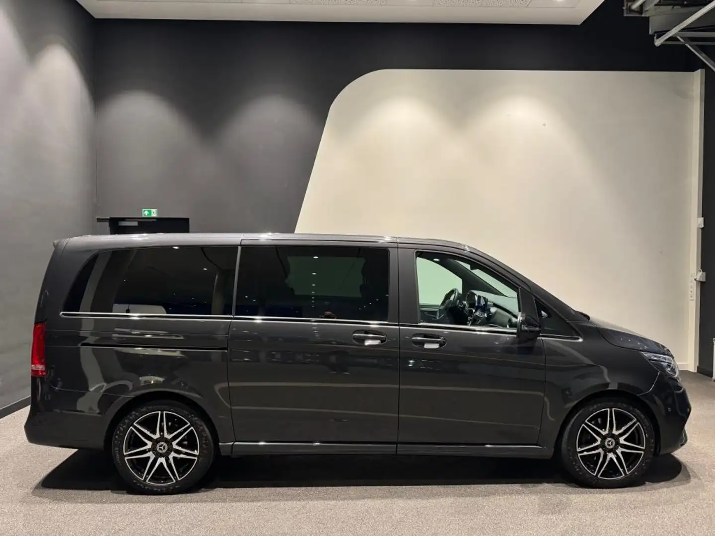 Mercedes-Benz V 250 d EAV/L +AMG+StHz+KAMERA+Avantgarde+Night Grey - 1