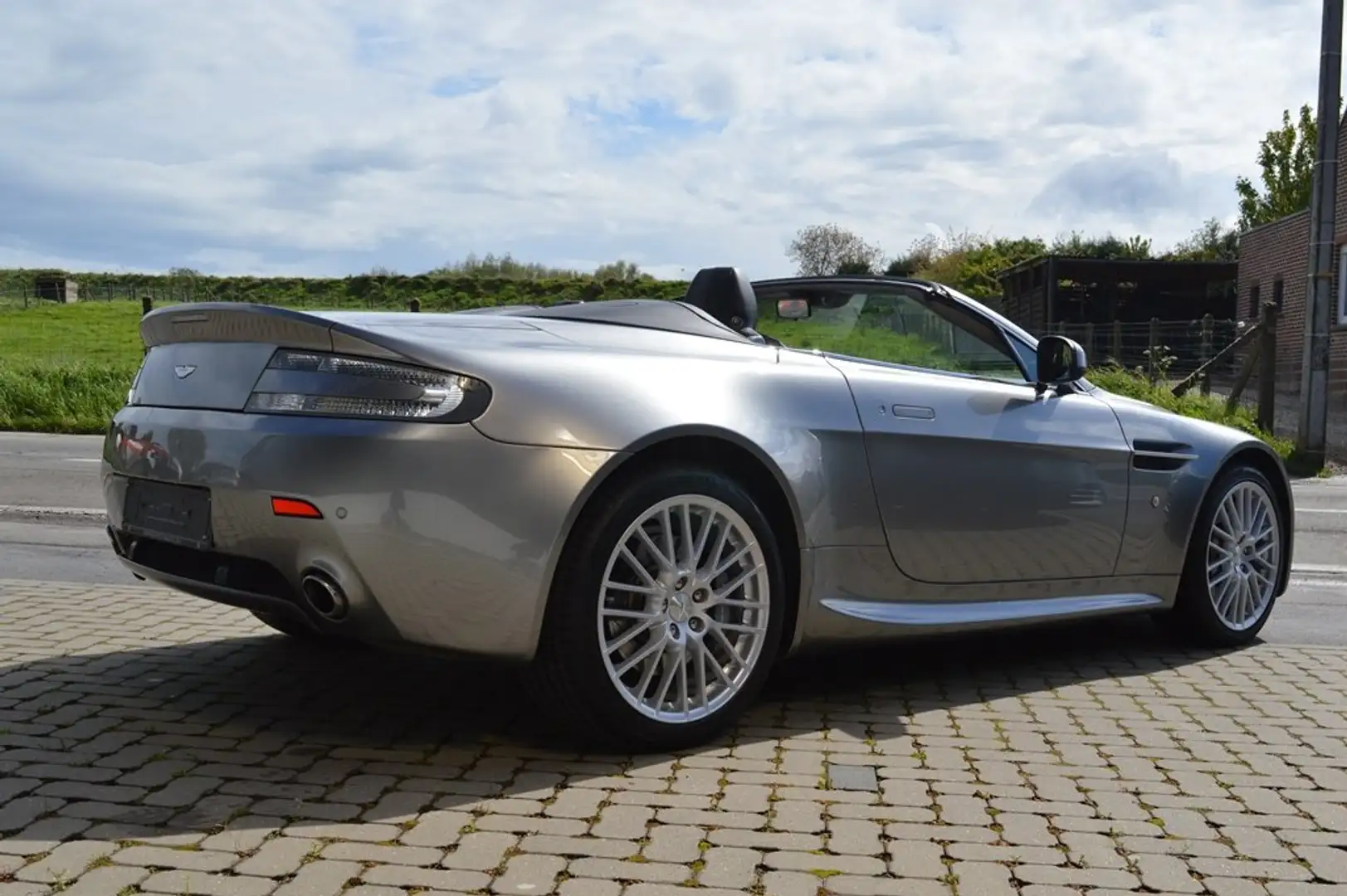 Aston Martin Vantage Roadster 426 ch 4.7i V8 BOITE MECA !! 1 MAIN !! Grigio - 2