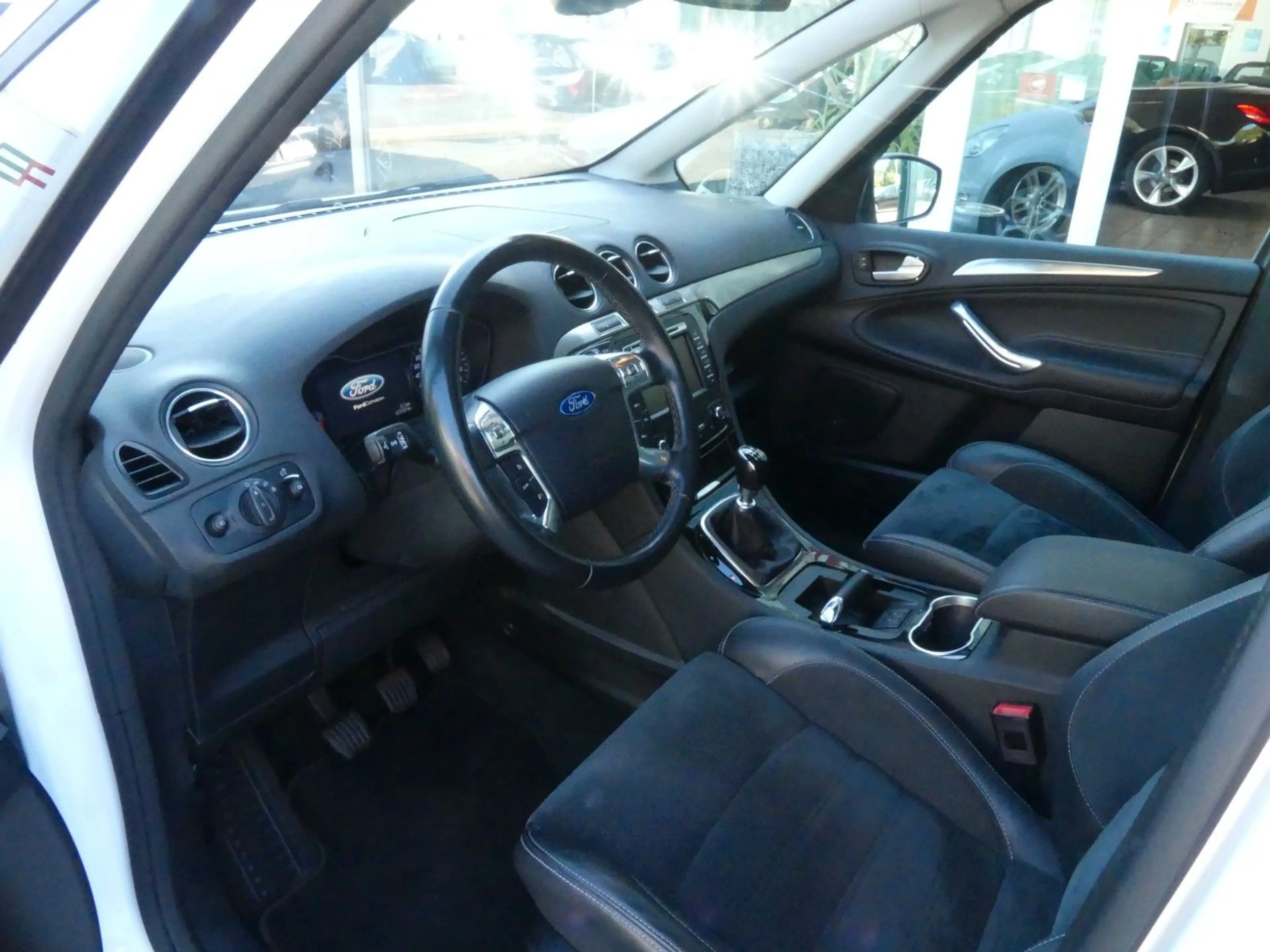 Ford Galaxy Titanium 7-Sitzer — photo 8