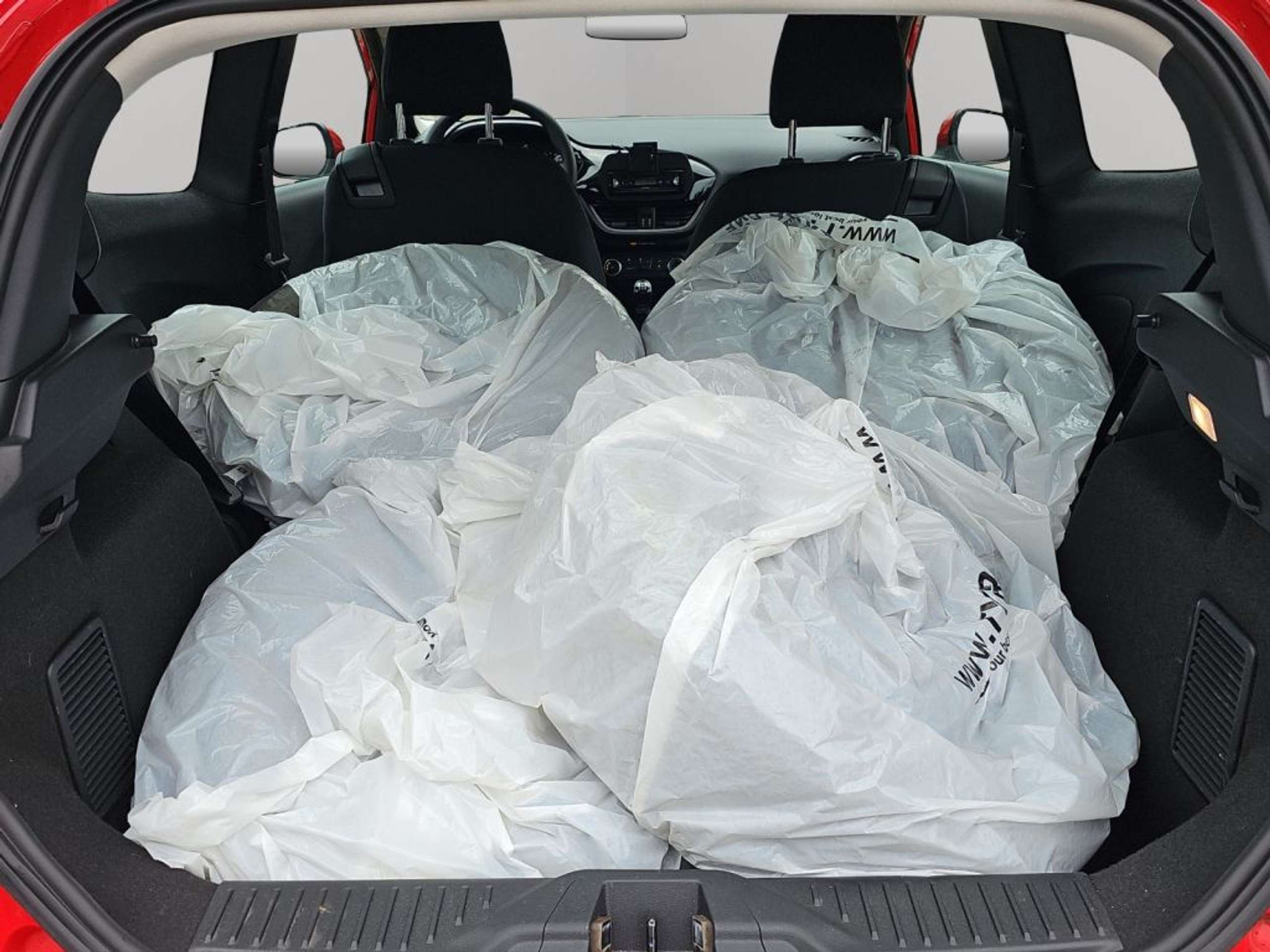 Fahrzeugabbildung Ford Fiesta 1.1 S&S TREND - mit KI generiert/bearbeitet
