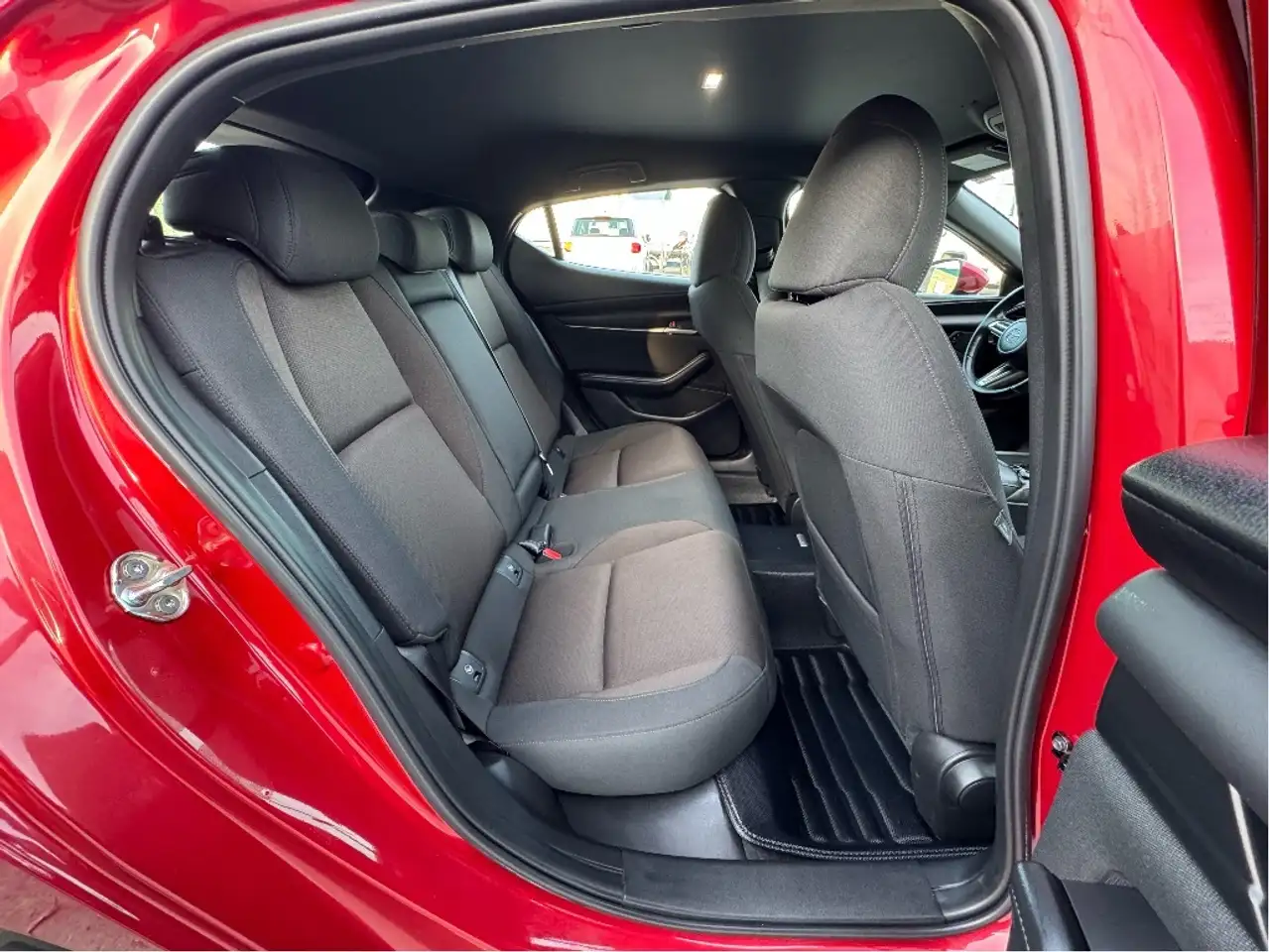 Mazda 3 снимка Mazda 3