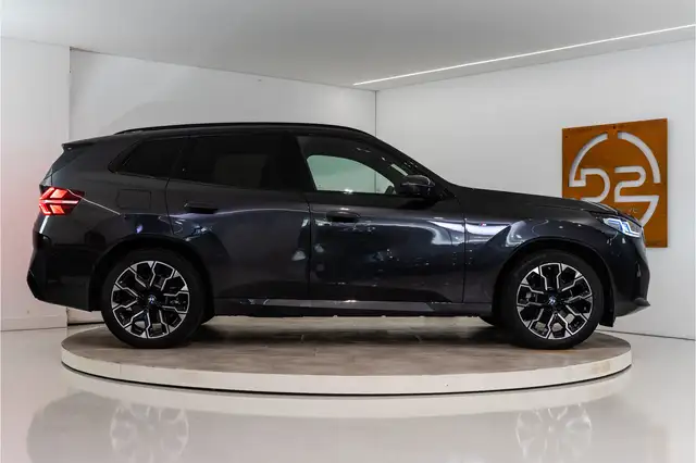 BMW X3 view 6