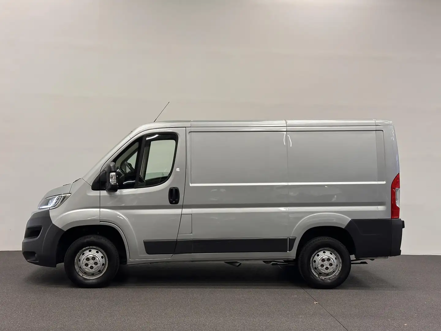 Fiat Ducato 2.3 JTD 130pk L1H1 Airco ECC PDC+Camera Cruise Con Zilver - 2