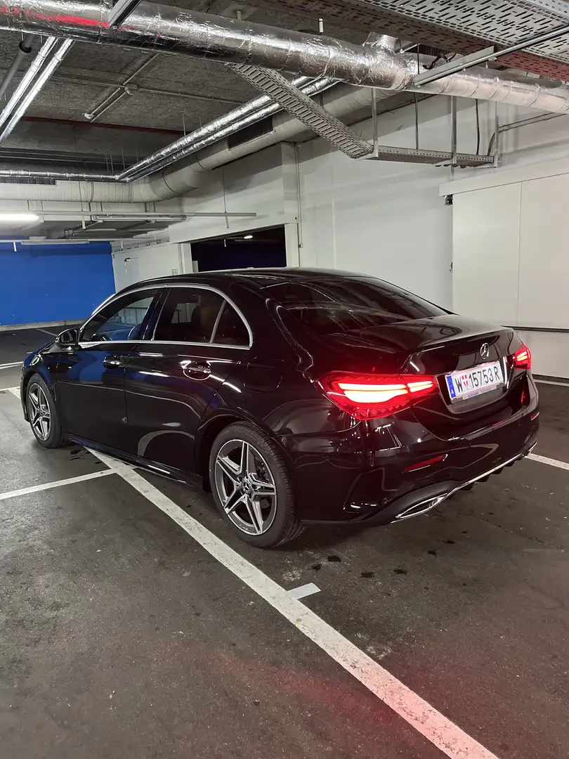 Mercedes-Benz A 180 d Limousine AMG Line Schwarz - 2