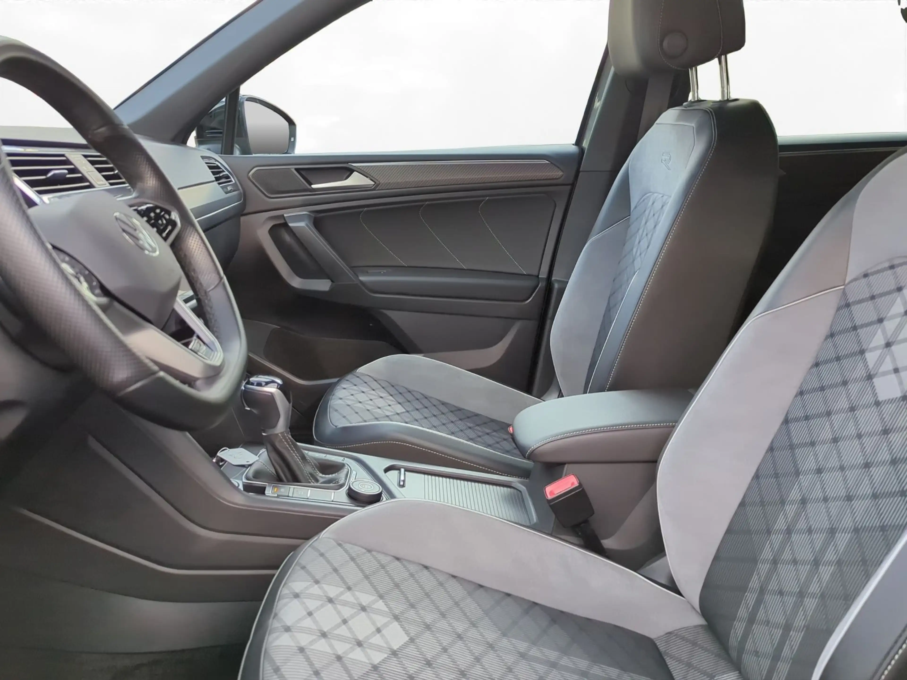 Volkswagen Tiguan Allspace 2.0 TDI R-Line 4Motion — photo 2