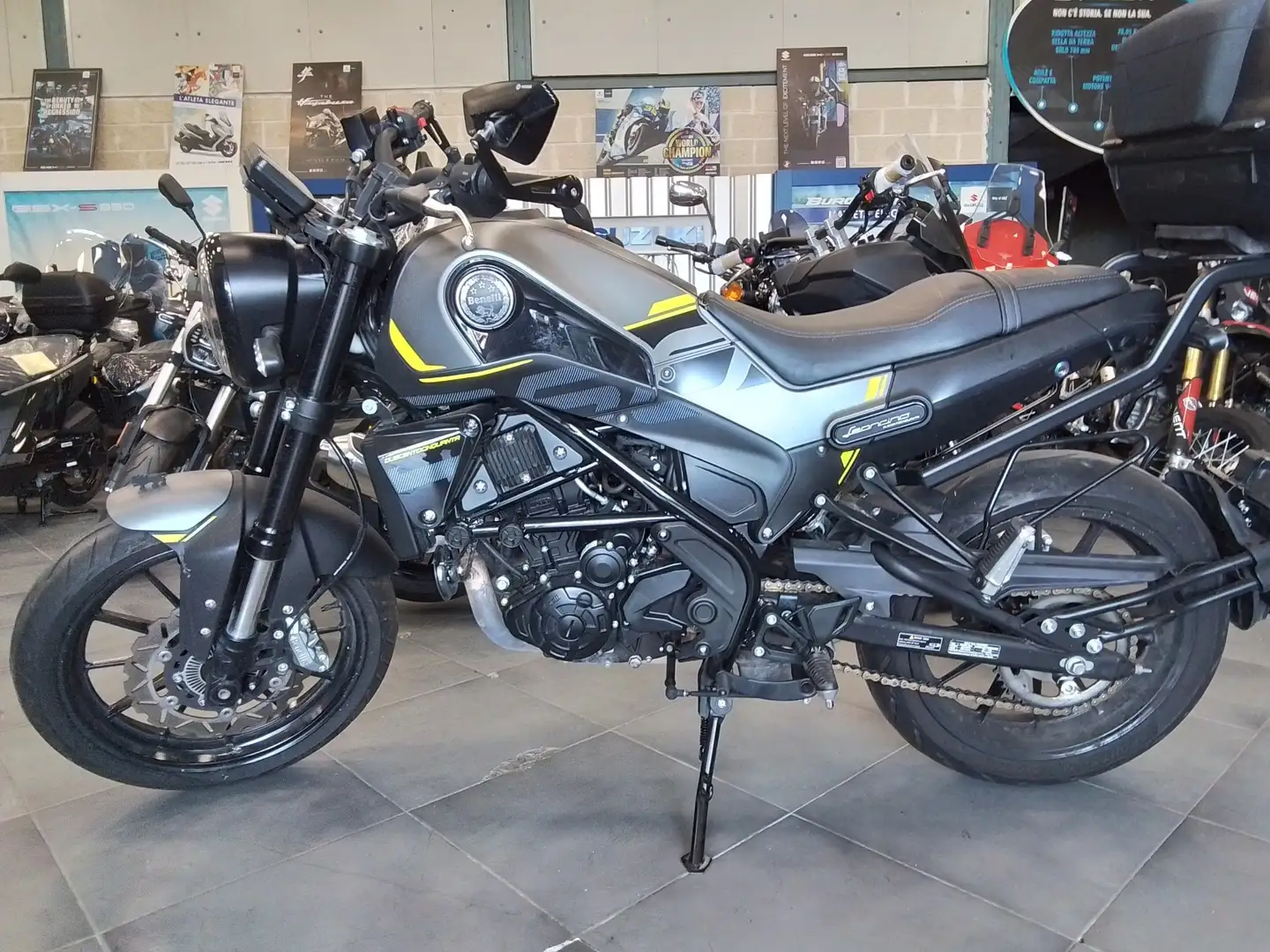 Benelli 250 Sport Leoncino Gri - 1