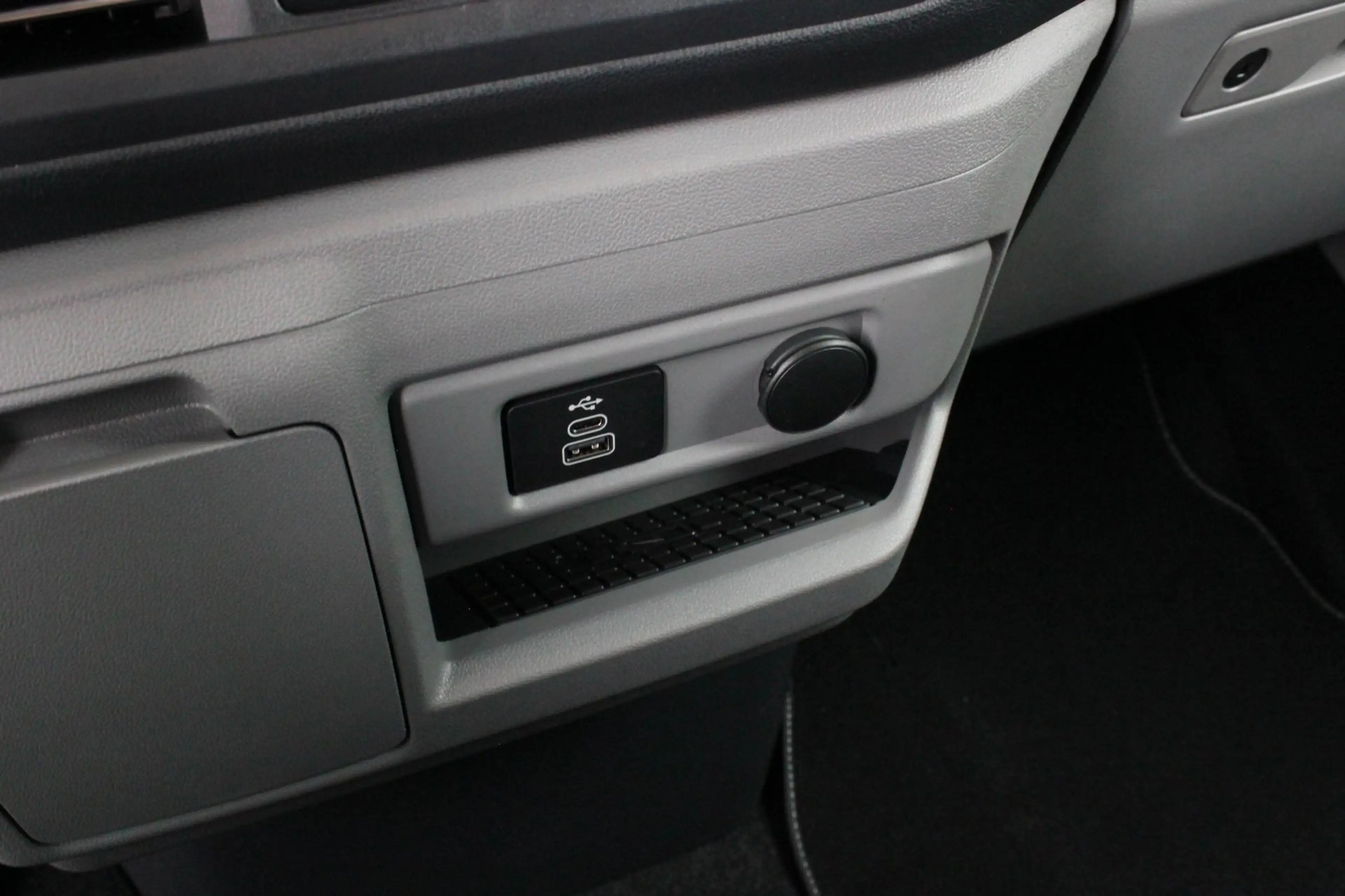 Ford E-Transit Cust. 320 L2H1 Limited 71 kWh DC DUBBEL CABINE / J — photo 21