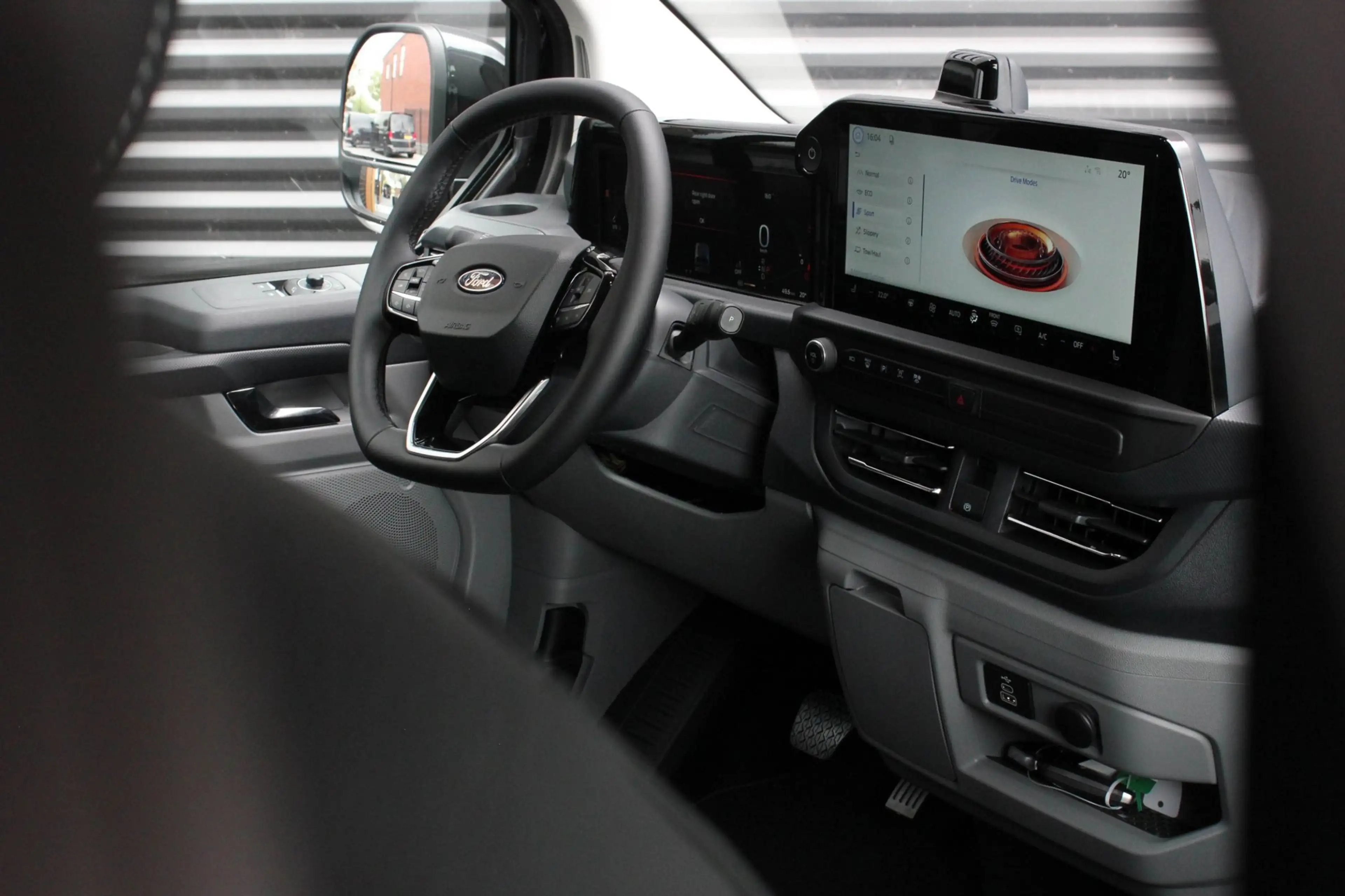 Ford E-Transit Cust. 320 L2H1 Limited 71 kWh DC DUBBEL CABINE / J — photo 27