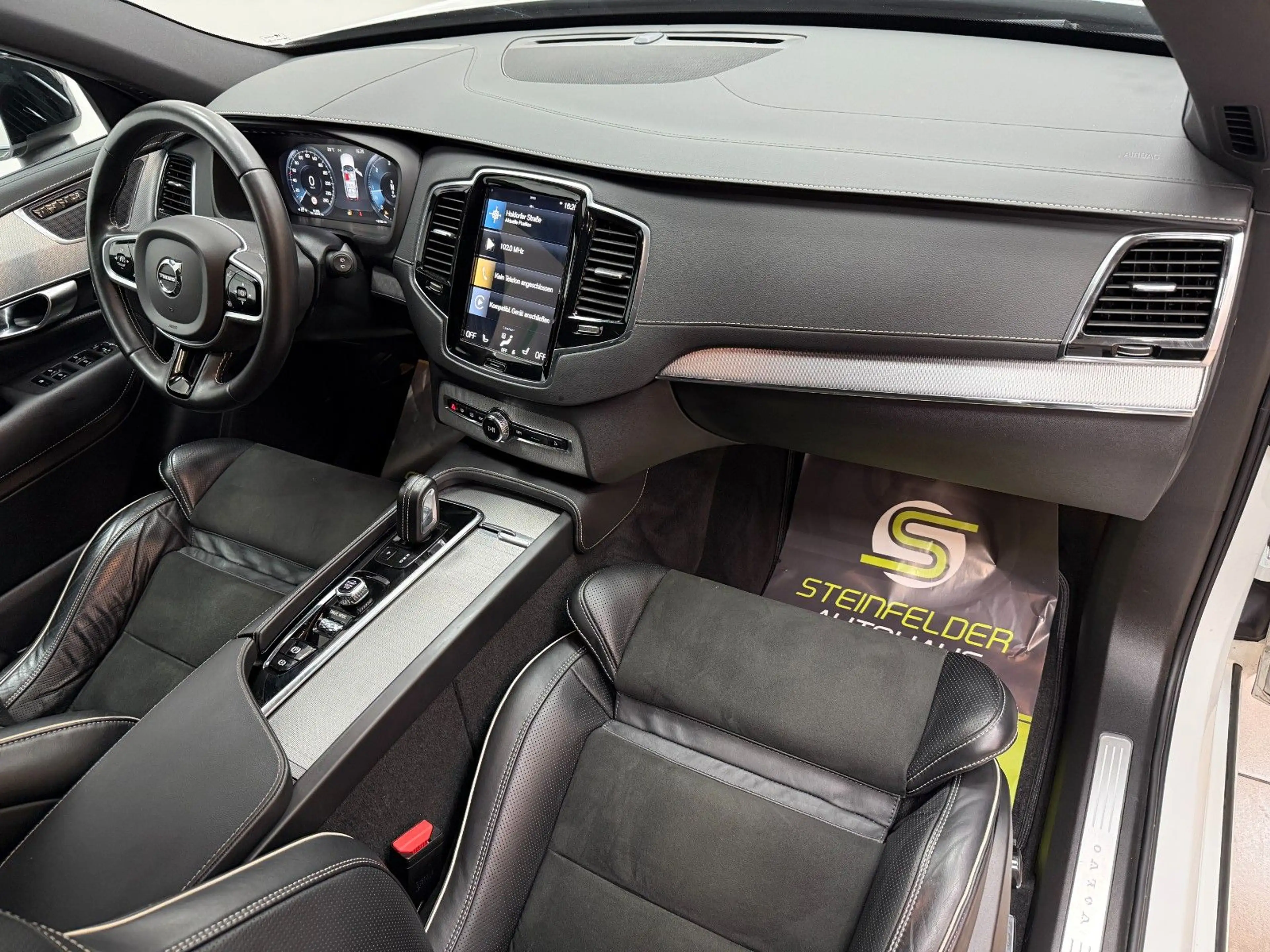 Volvo XC90 B5 R Design AWD / 7 SITZE / PANORAMA / 360° — photo 10